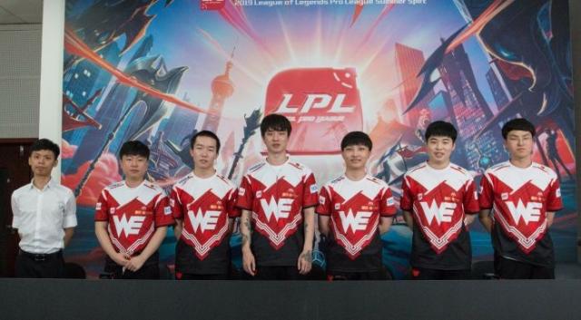 斯彭斯凭借 斯彭斯凭借