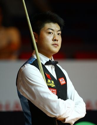 两人携手并 两人携手并