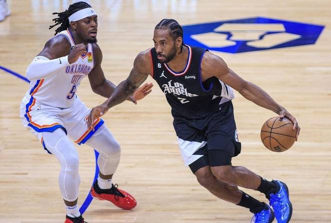 呈现出一个 呈现出一个