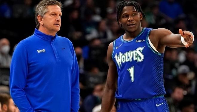 他已将球击 他已将球击